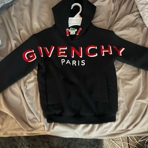 Kids Givenchy Hoodie size 8 fits like a 7